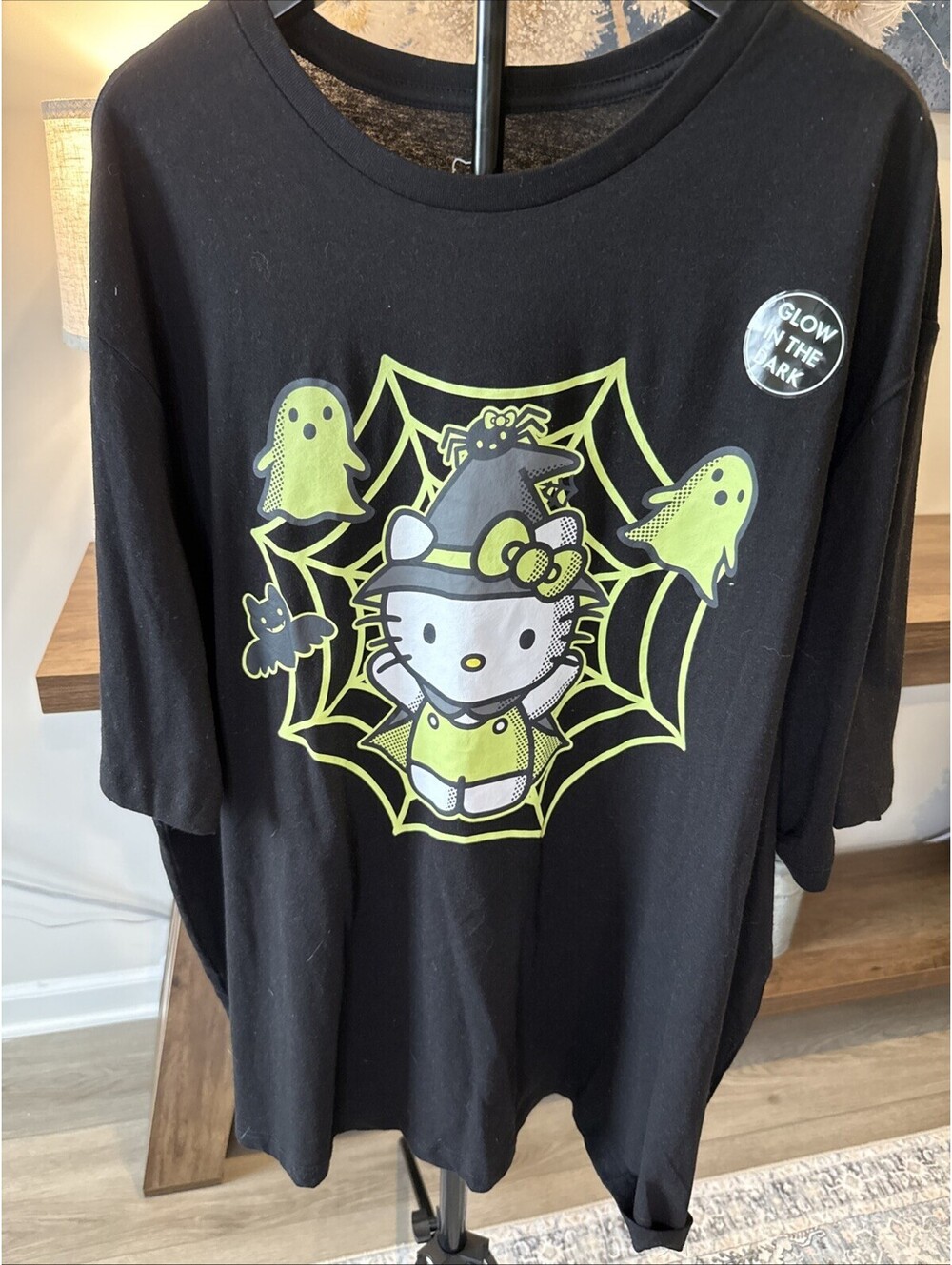 Hello Kitty by Sanrio Glow In The Dark Halloween T-Shirt Adult XXL Ghosts Bats